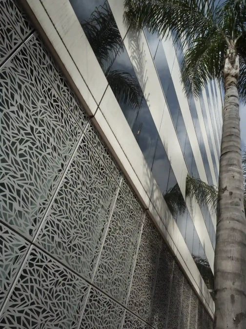 Le Neptune Carrousel 3