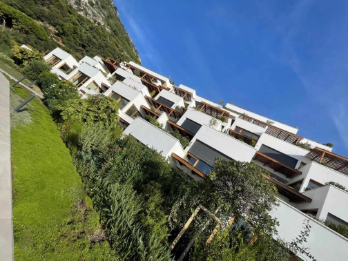 JEXO L EXTERIEUR  Carroussel a.jpg